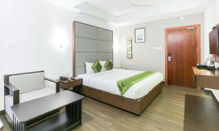 Hotel Crown Suites - 9