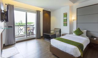 Hotel Crown Suites - 1