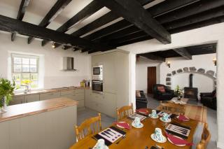 Dunguaire Thatched Cottages - 5