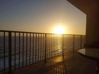 Stylish Oceanfront Condo with Beach and Picnic Area Access - Unit 1706 - Panama City Beach - 1