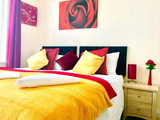 Studio Apartment, Private Bathroom and Parking - Ilford - 0