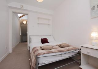 Large Cosy House Ideal for Corporate Lets - Andover - 5