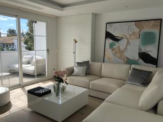 Modern Apartment Puente Romano - 9