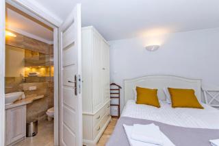Carlo Rentyear Apartments - 8