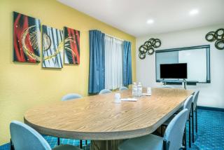 Microtel Inn & Suites Tomah - Tomah - 8