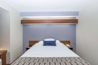 Microtel Inn & Suites by Wyndham Sioux Falls - Sioux Falls - 2