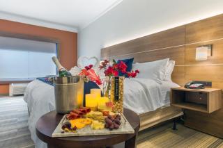 Holiday Inn Express Houston-Alvin by IHG - 9