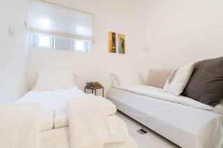 Modern Pearl in Historic setting - 8