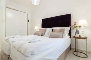 Modern Pearl in Historic setting - 5