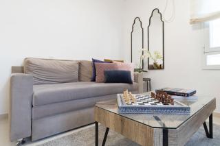 Modern Pearl in Historic setting - 1