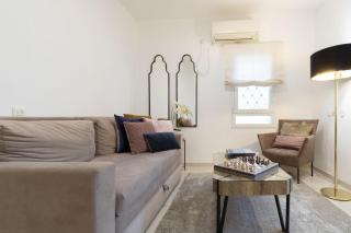 Modern Pearl in Historic setting - 3