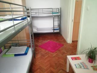 Budapest Party Hostel at Udvarom - Budapest - 5