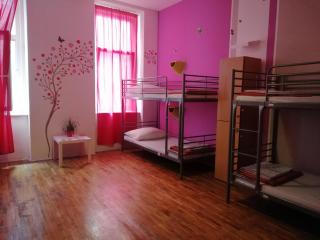 Budapest Party Hostel at Udvarom - Budapest - 1