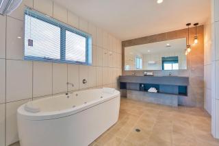 Best Western Plus North Lakes Hotel - 4