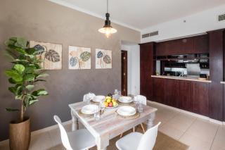 Maison Privee - Exclusive Apt with Burj Khalifa Next Door - Dubai - 7