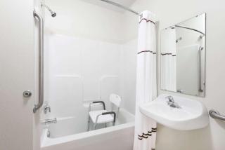 Hawthorn Extended Stay by Wyndham Seville - Seville - 5