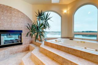 Riverfront Estate - 8