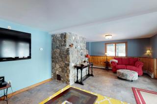 Lakeside Chalet - 7