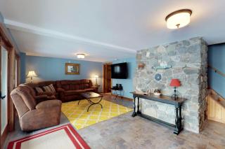 Lakeside Chalet - Greenville - 4