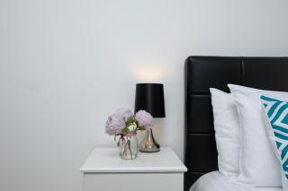 Skyvillion - COZY APARTMENTS in Enfield Town With Free Parking & Wifi - Enfield - 3