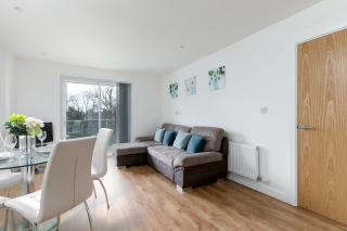 Skyvillion - COZY APARTMENTS in Enfield Town With Free Parking & Wifi - Enfield - 9