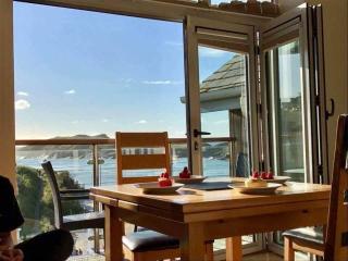 Porth Sands Beachfront Apartment - 0