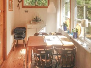 Two-Bedroom Holiday Home In Yngsjo - 5