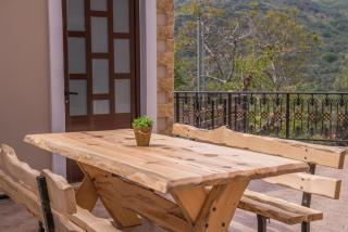 Marika Traditional Home - Élos - 5