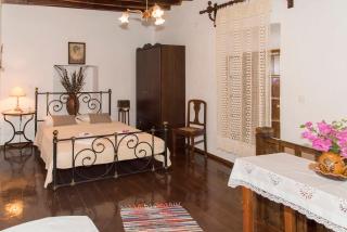 Villa Maria Traditional Home - Adamas - 9