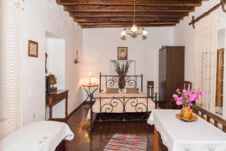 Villa Maria Traditional Home - Adamas - 5
