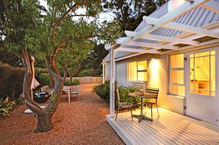 Almondbury Cottage - Tokai - 0