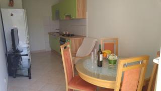 Two Bedroom Apartment Near Beach And Center - 8