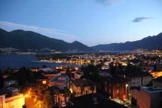 Lichtdurchflutete Ferienwohnung mit Panorama-Sicht und Schwimmbad/Sauna - Muralto - 0