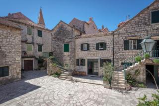 House Heritage - Stari Grad - 4