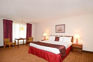Days Inn by Wyndham Breezewood - 1