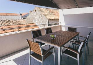 Superb main square residence - Betina - 1