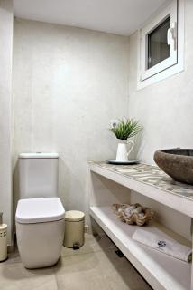 Seashell an Elegant Seafront Villa by Nirousuites - Kokkini Khanion - 2