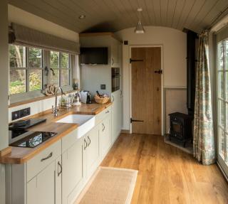 Luxury Shepherds Hut - 6