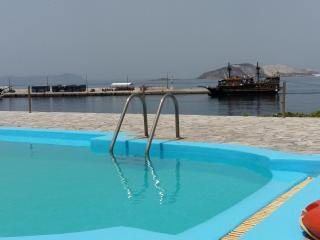 Haritos Hotel - Geothermal Hot Swimming Pool - Mandrakion - 8