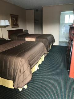 Redwood Inn - 3