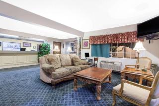 Super 8 by Wyndham Carthage - Carthage - 8