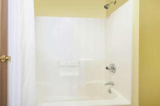 Super 8 by Wyndham Carthage - Carthage - 3