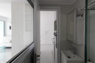 The White Pearl Suite - beach front city centre with sea view. - Limassol - 1