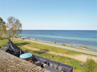 Four-Bedroom Holiday Home In Stroby - Strøby - 8