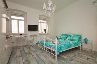 Main Square Apartments with sea view - Pula - 4