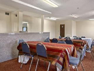 Park Hill Inn and Suites - Oklahoma City - 4