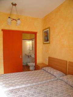 Hostal Adarnius - La Bisbal d'Empordà - 6