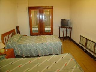 Hostal Adarnius - La Bisbal d'Empordà - 4