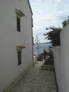 Apartments by the sea Pisak, Omis - 13716 - 2
