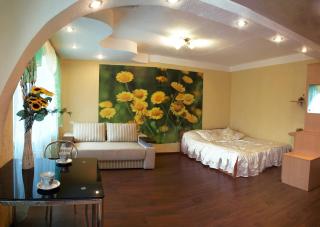 Квартира на проспекте Александра Поля с ромашками (Apartment on the Oleksandra Polia avenue with chamomiles) - Dnipro - 0